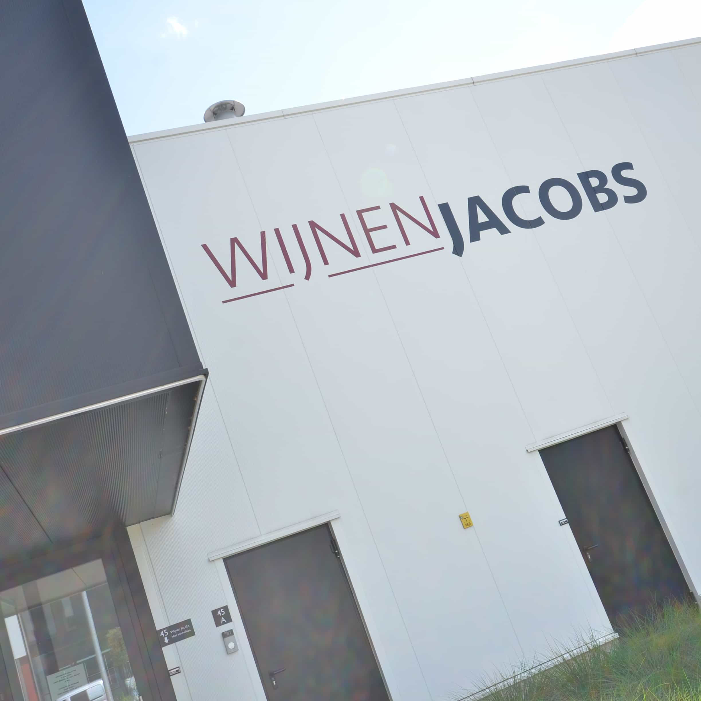 Leuk nieuws in aantocht: Binnenkort bij Wijnen Jacobs!